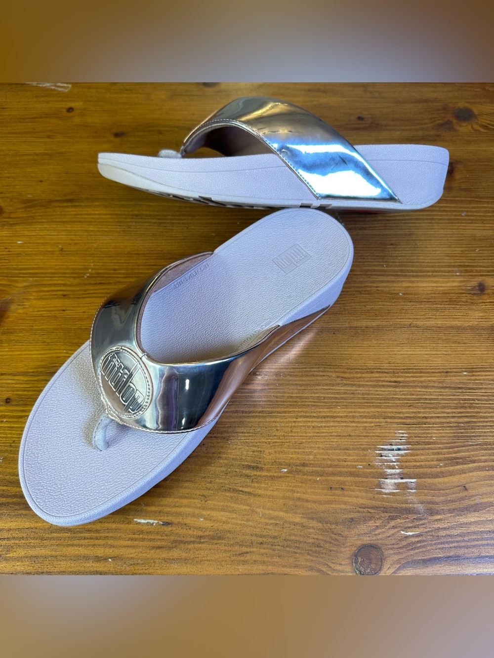 FitFlop Demelza Rose Gold Logo Toe-Thong Sandals Women’s Size 9